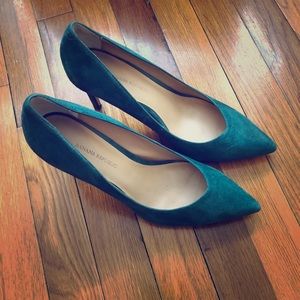 Banana Republic forest green suede pumps/ heels 8